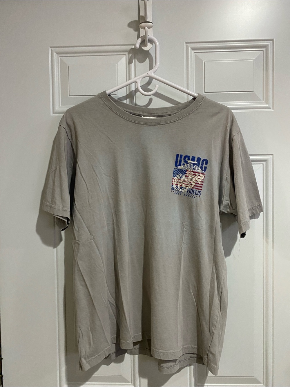 Casual Short Sleeve Crew Tee in Light Gray with USMC Print